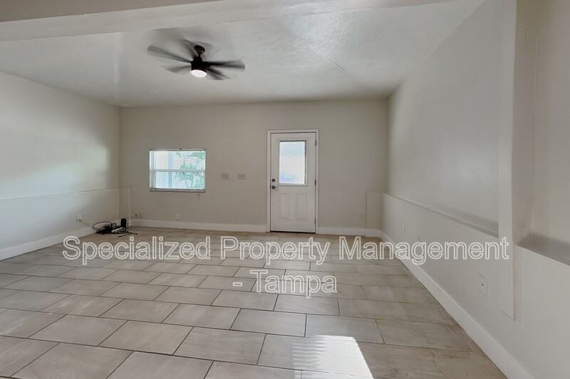 3801 1/2 W Palmira Ave - Photo 4 of 22