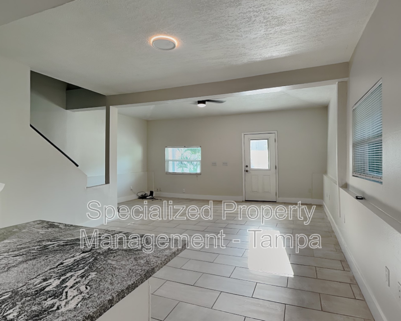 3801 1/2 W Palmira Ave - Photo 5 of 22