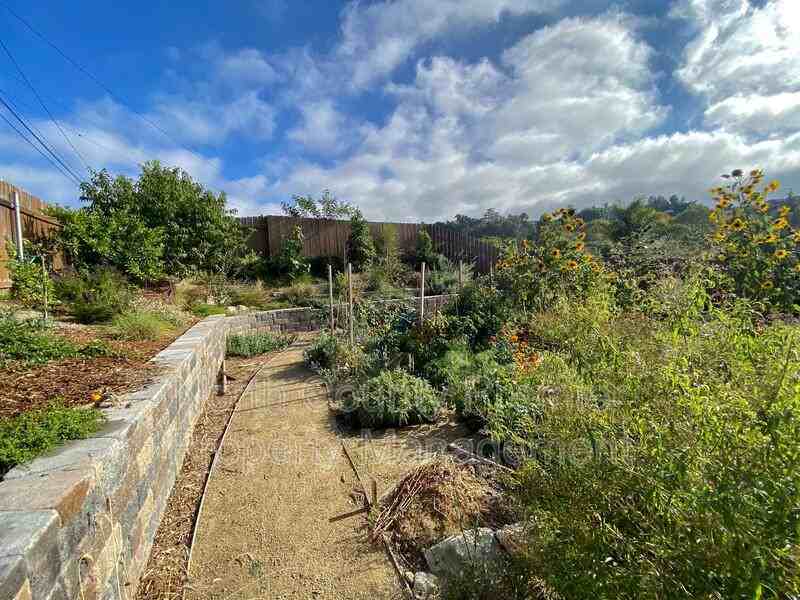 2866 Turnbull St - Photo 7 of 10