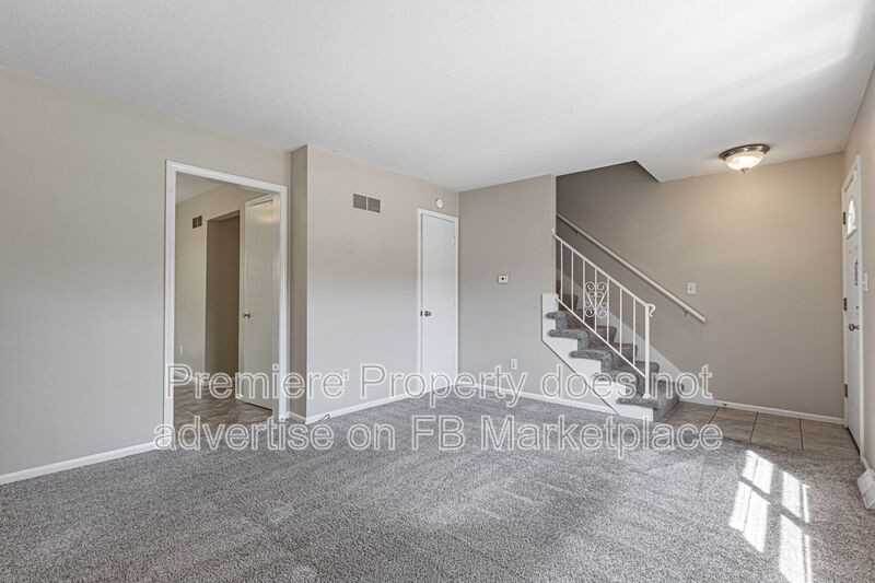 8726 W 70th St - Photo 3 of 12