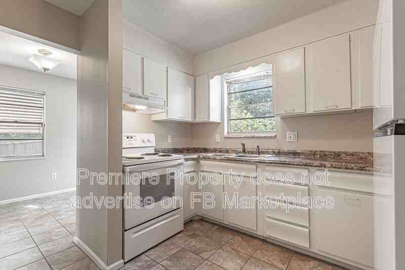 8726 W 70th St - Photo 4 of 12
