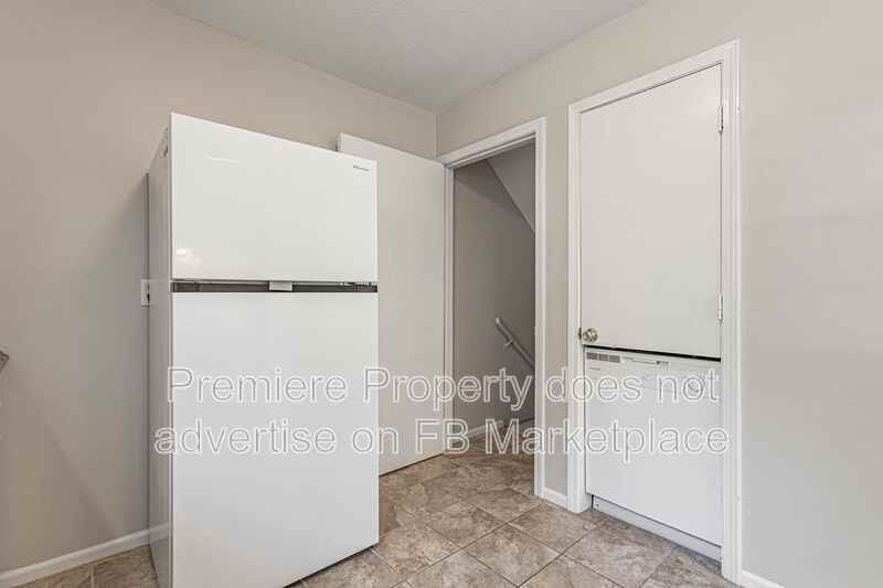 8726 W 70th St - Photo 5 of 12