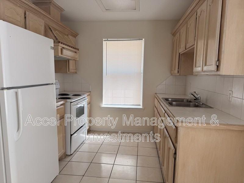 1601 E Coyote St #3 - Photo 5 of 18