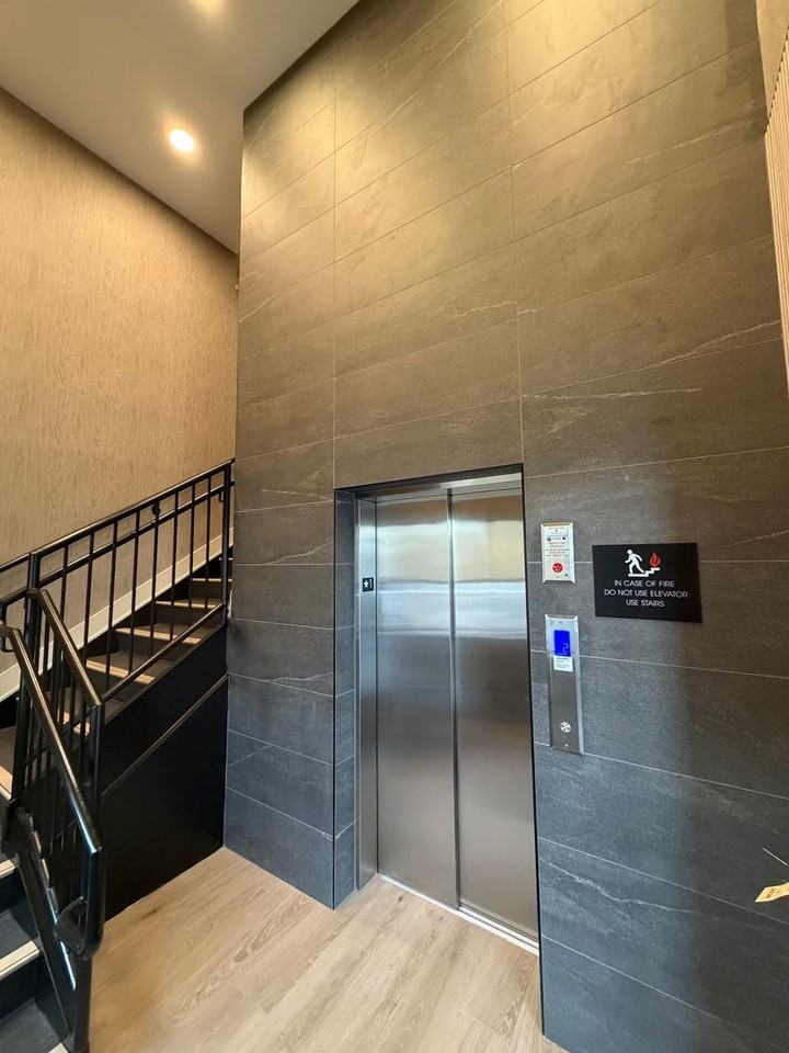 Liv 487 - Photo 2 of 17