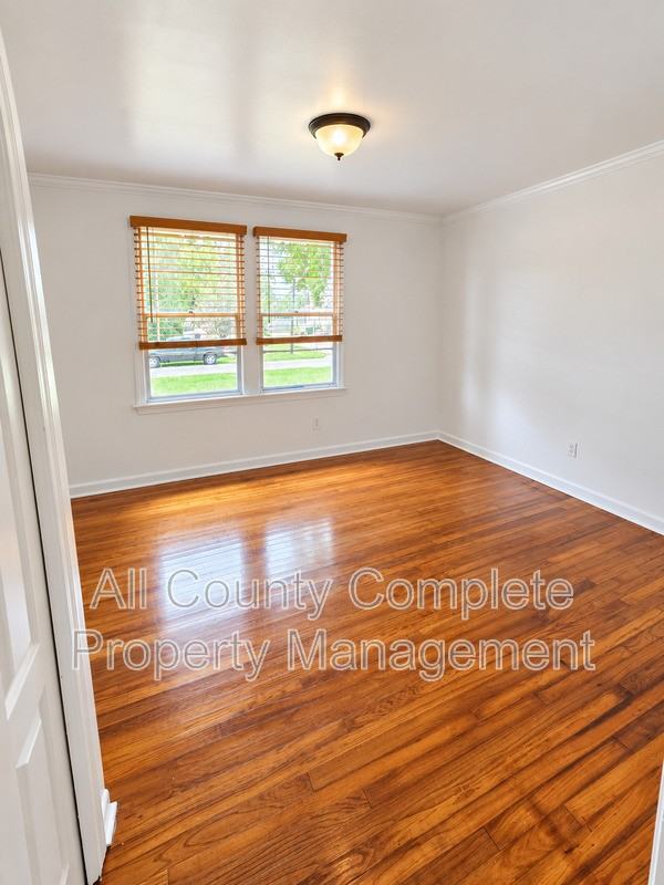 4803 Lexington Ave - Photo 7 of 24