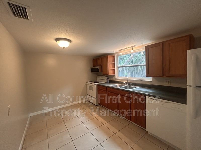2390 14th Ave Sw #C - Photo 2 of 11