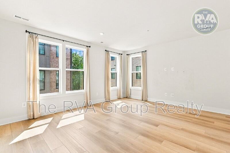 1552 Moore St #B - Photo 3 of 29