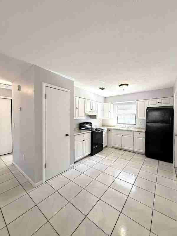 1413 E 99th Ave #B - Photo 7 of 43