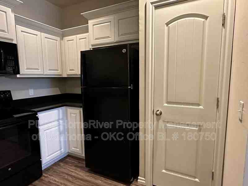 1021 Sw 92nd St - Photo 5 of 18