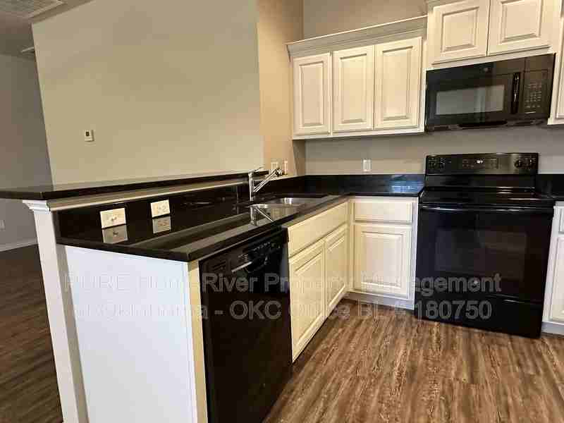 1021 Sw 92nd St - Photo 6 of 18