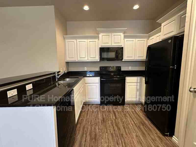 1021 Sw 92nd St - Photo 7 of 18