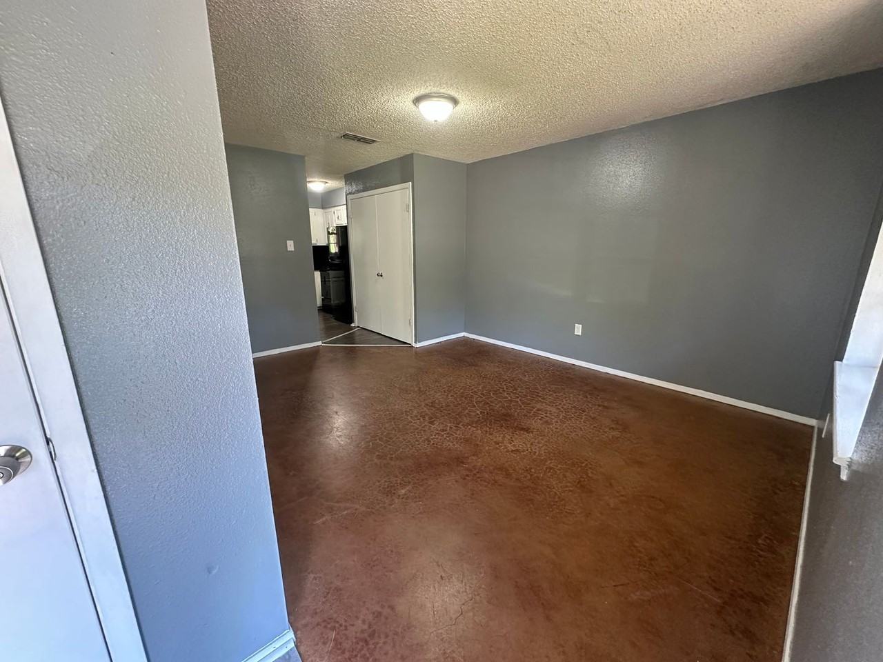 12122 Michael St - Photo 4 of 15