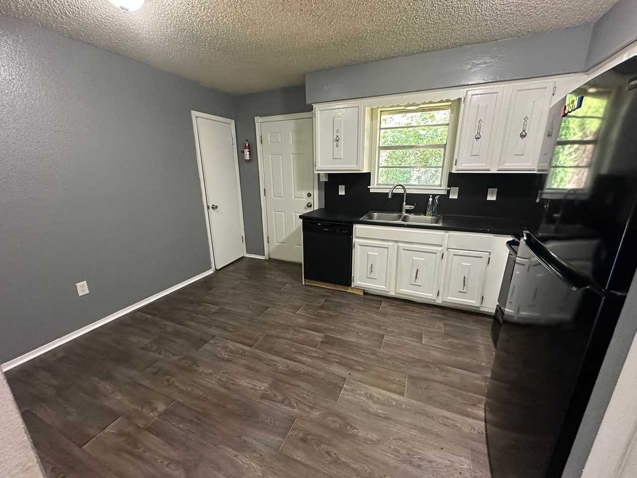 12122 Michael St - Photo 2 of 15