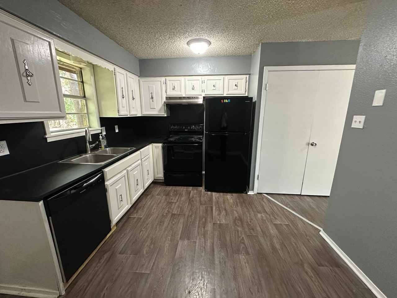 12122 Michael St - Photo 3 of 15