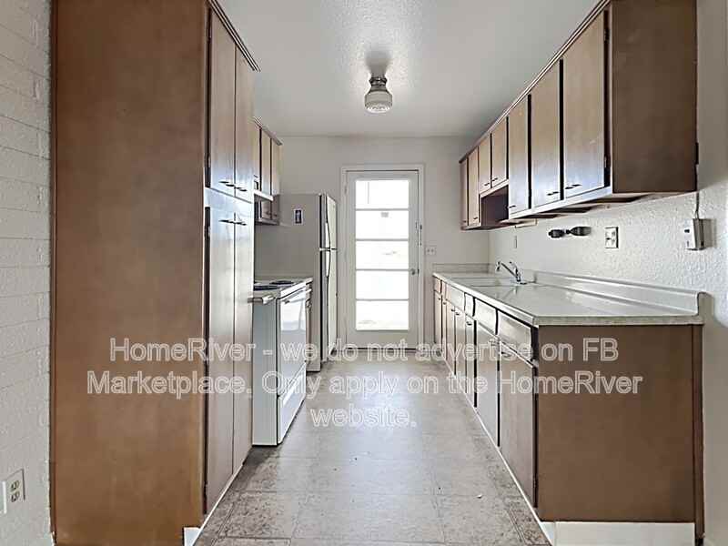 2020 Smoketree Ave N #3 - Photo 4 of 10