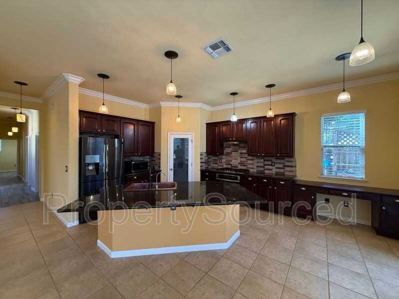 523 Ruess Rd - Photo 7 of 50