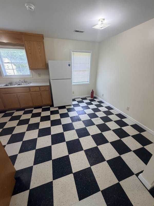 804 Chestnut St - Photo 3 of 9