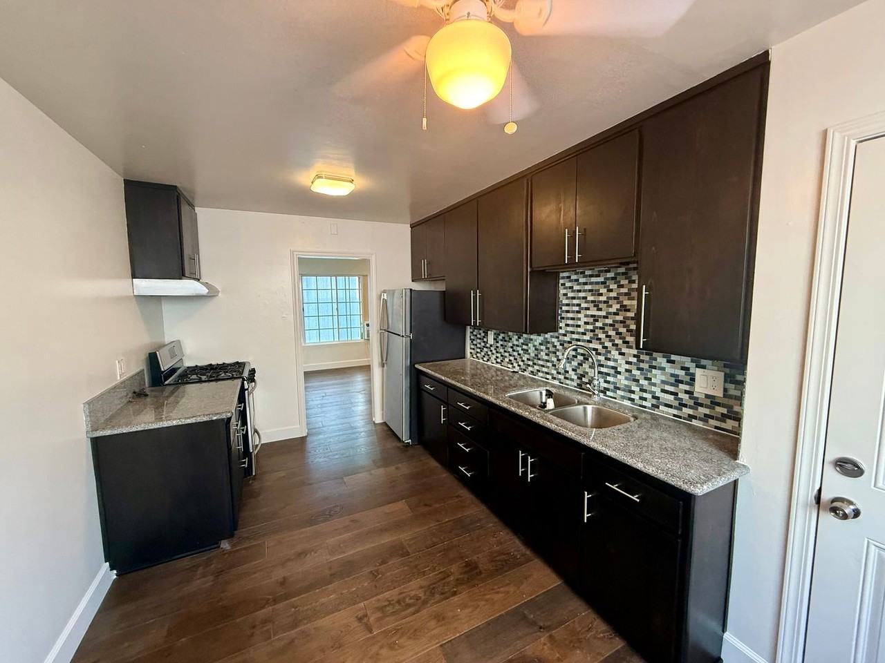 6760 Mohawk St - Photo 5 of 15