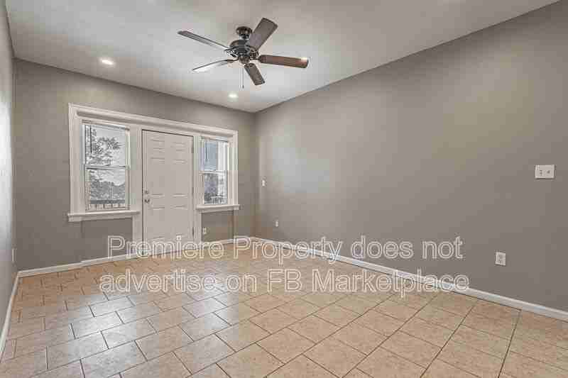 3319 E 30th St #2E - Photo 2 of 11
