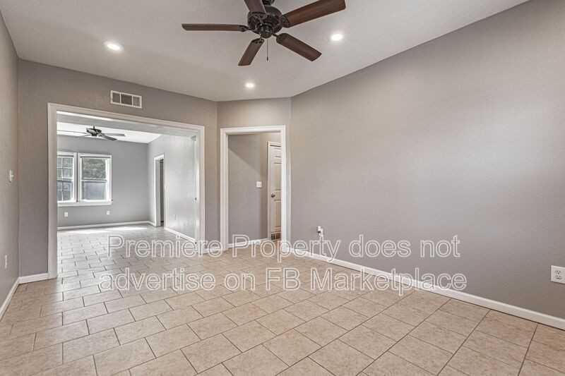 3319 E 30th St #2E - Photo 3 of 11