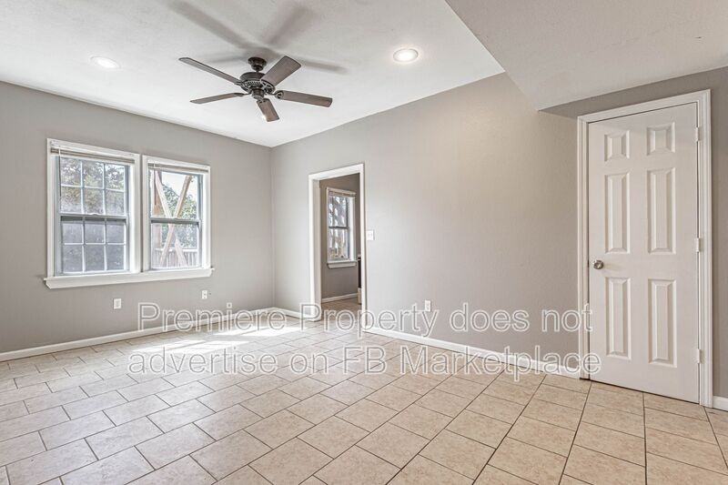 3319 E 30th St #2E - Photo 4 of 11