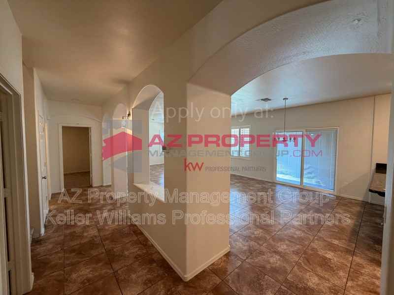 24733 W Vista Norte St - Photo 5 of 27