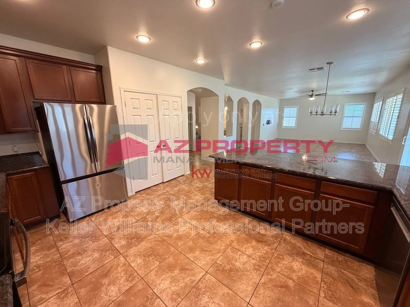 24733 W Vista Norte St - Photo 7 of 27