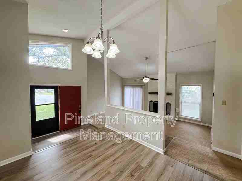 888 De Paul Dr - Photo 4 of 20