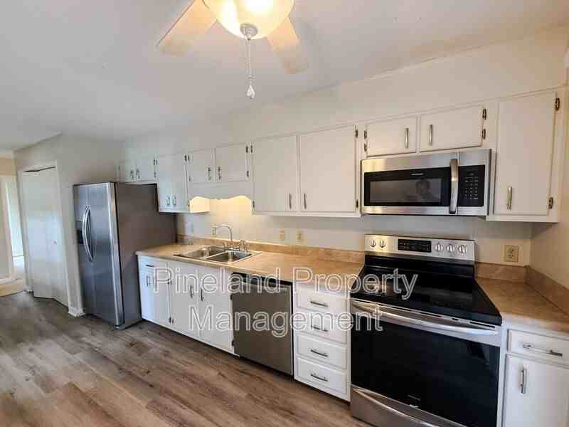 888 De Paul Dr - Photo 7 of 20
