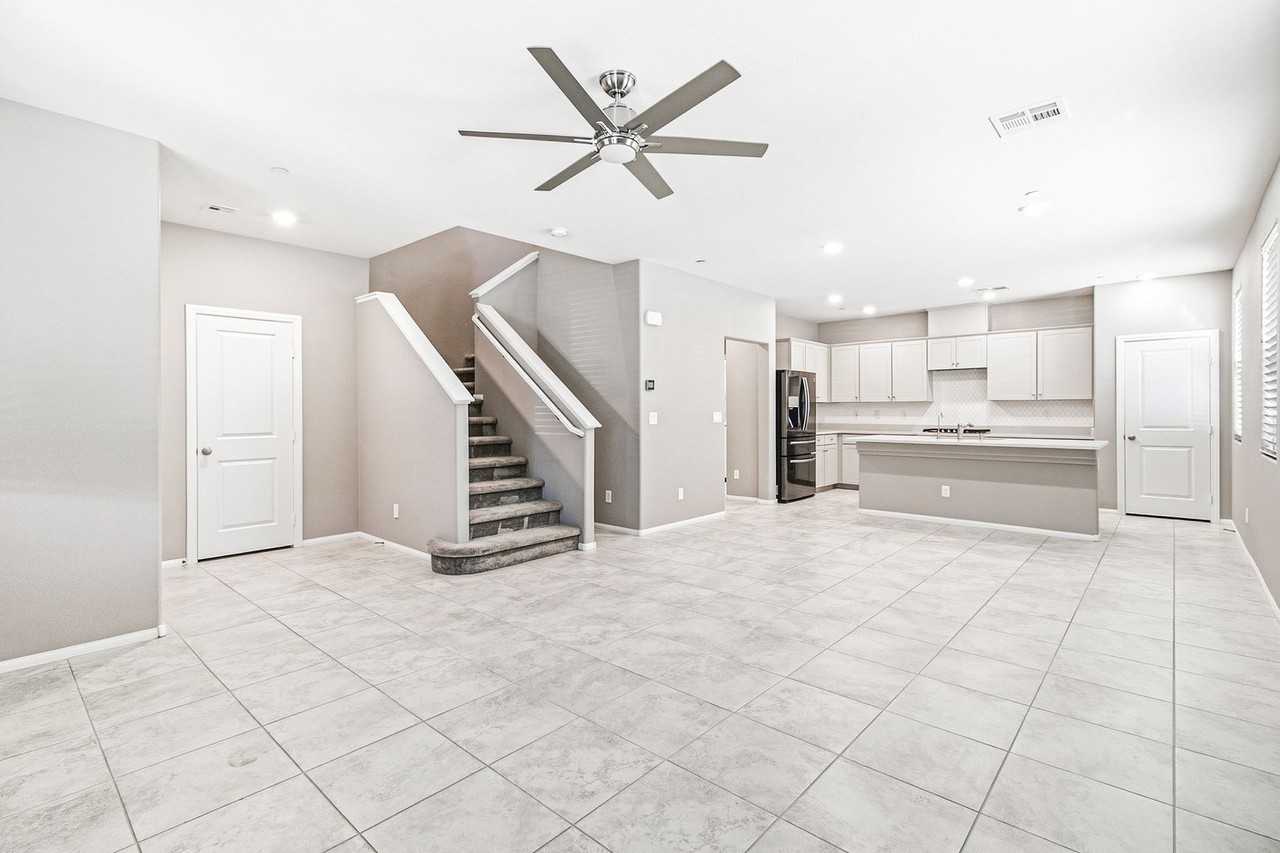 2834 Turnstone Ridge St - Photo 4 of 22