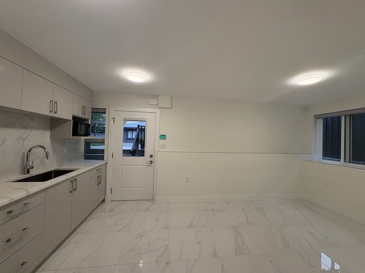 2422 East 53rd Avenue - Photo 5 of 12