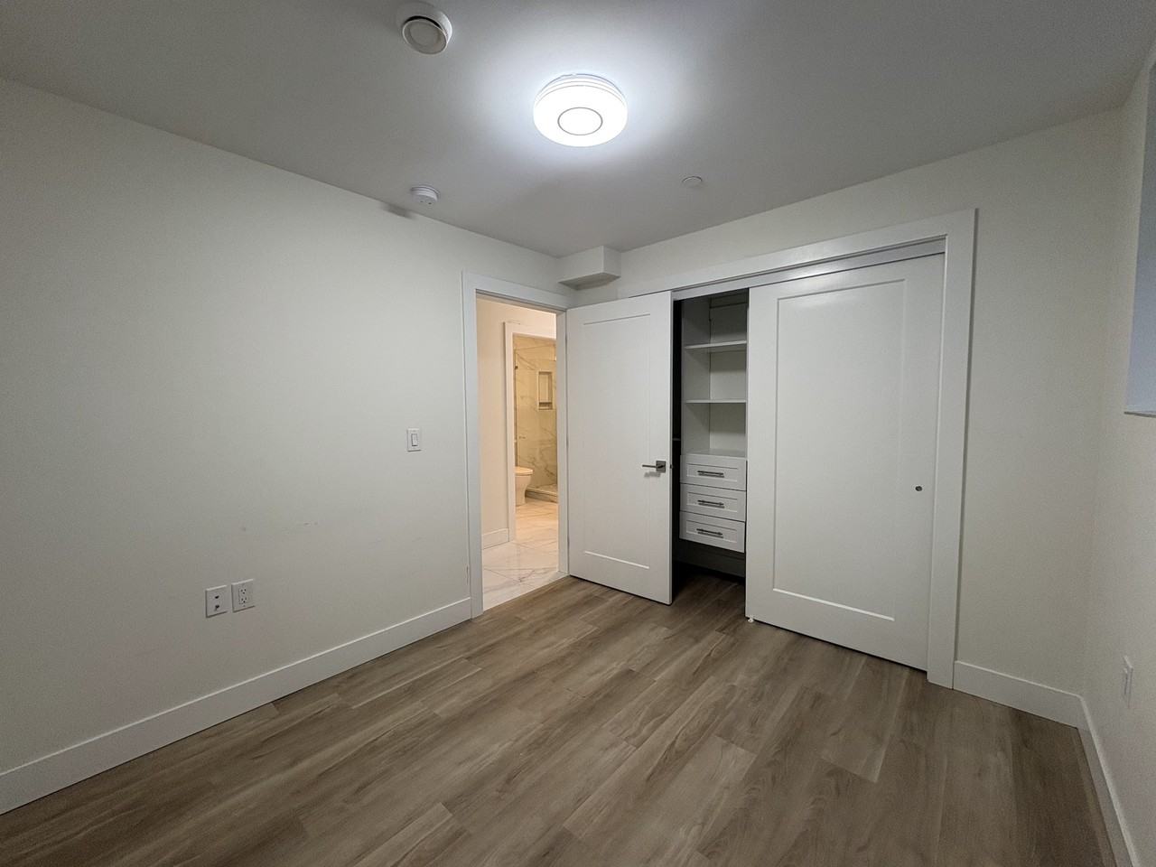 2422 East 53rd Avenue - Photo 7 of 12