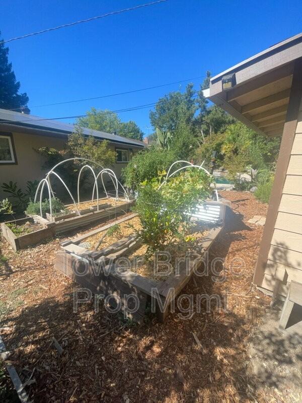 7720 Thunderbird Ct - Photo 3 of 3