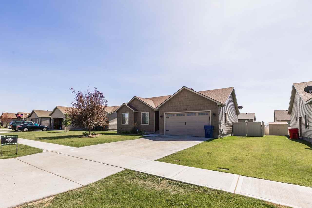 5172 Ryanne Way - Photo 3 of 39