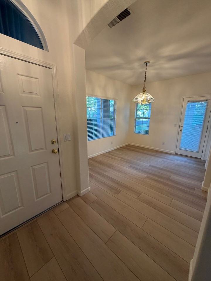 549 Cascade Dr - Photo 2 of 32