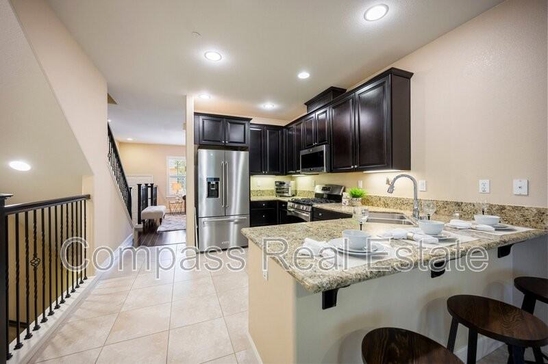 265 Esfahan Ct - Photo 4 of 24