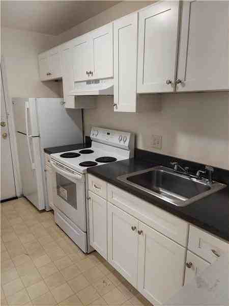 25 Brooks Ave #19 - Photo 2 of 9