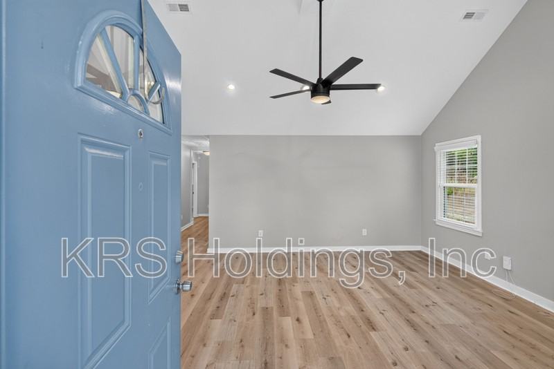 1507 Robinhood Rd - Photo 4 of 28