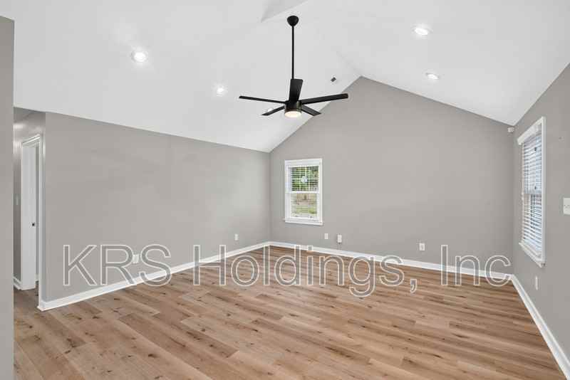 1507 Robinhood Rd - Photo 5 of 28