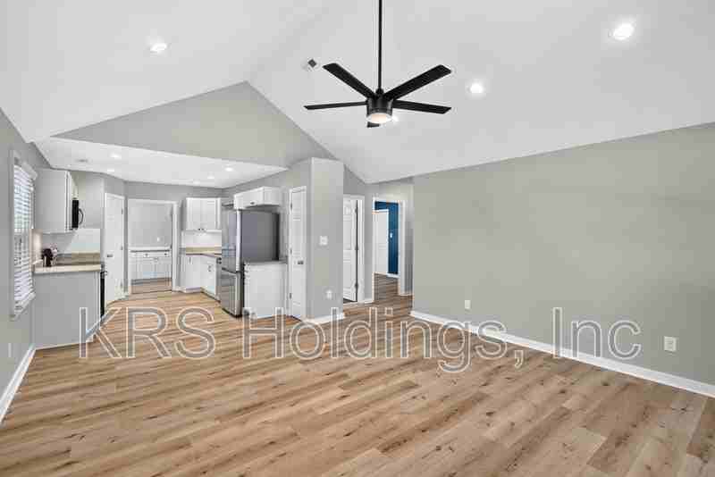1507 Robinhood Rd - Photo 6 of 28