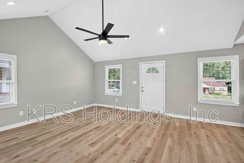 1507 Robinhood Rd - Photo 7 of 28