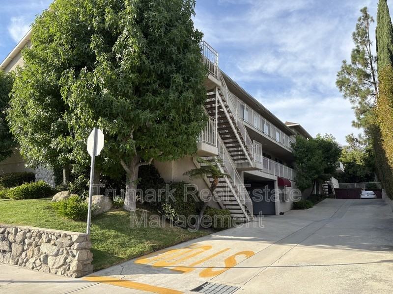 2421 Montrose Ave #102 - Photo 6 of 6