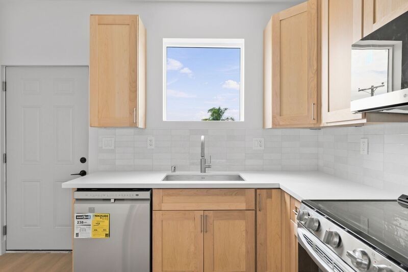 3518 Oak Glen Ln - Photo 4 of 17