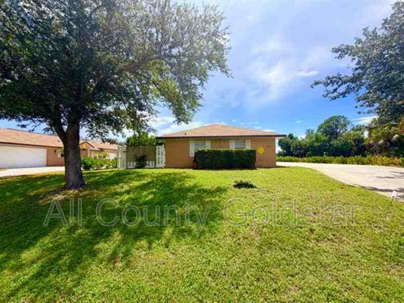 213 Rotonda Blvd W #C - Photo 4 of 5