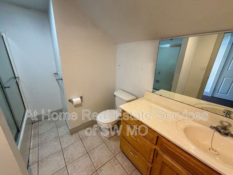 1021 E Walnut St #3 - Photo 7 of 10
