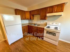 featured image of 728 E Walnut St #10