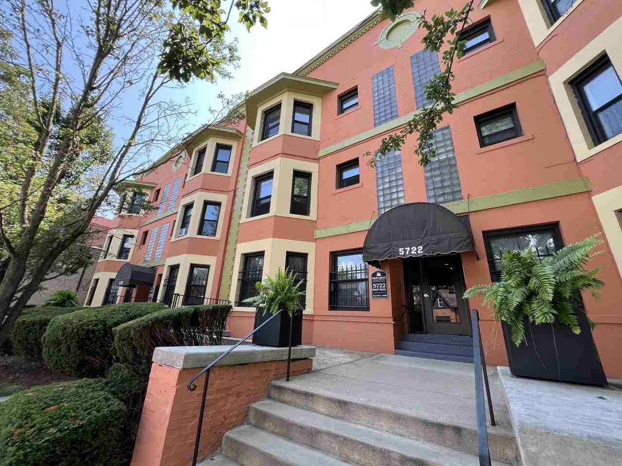 BAUM GROVE APARTMENTS -- 090 - Photo 7 of 28