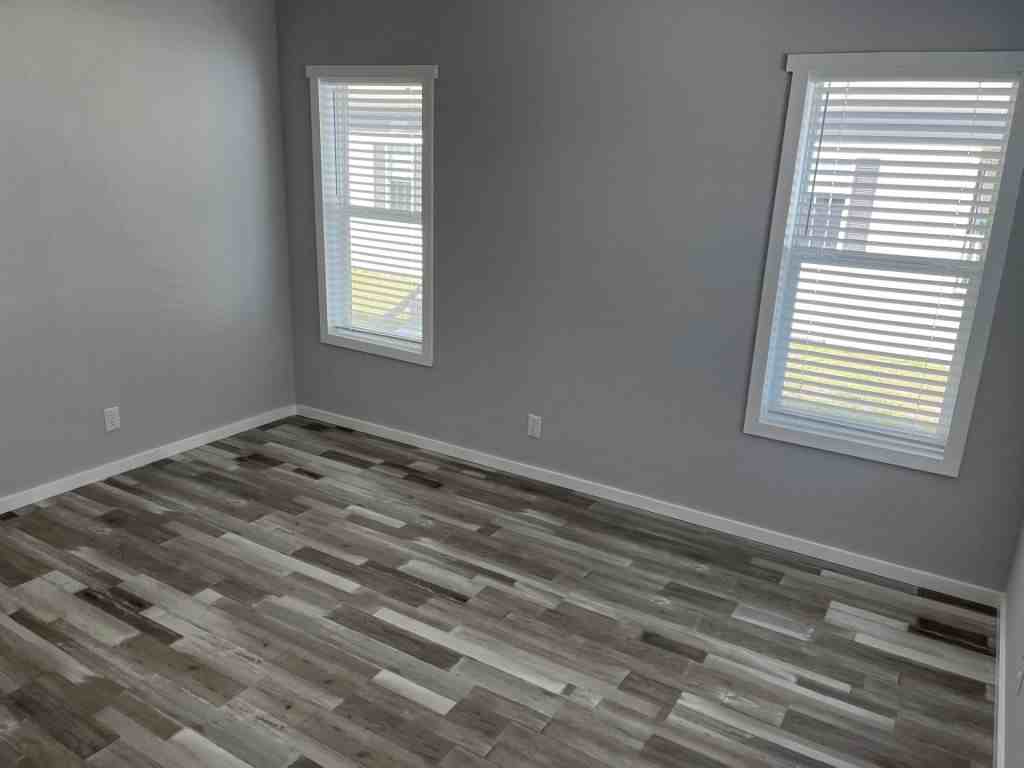 311 Holland St - Photo 5 of 36