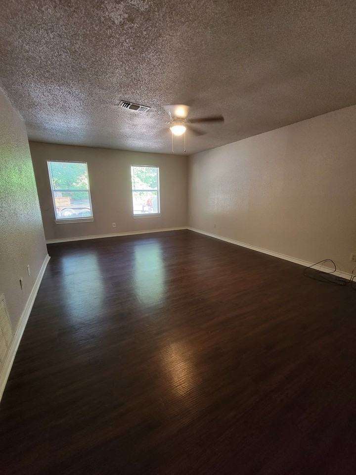 Tyler Duplexes - Photo 4 of 10
