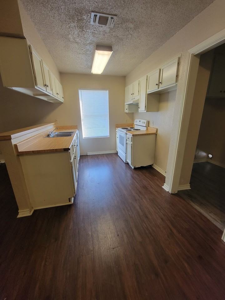 Tyler Duplexes - Photo 5 of 10
